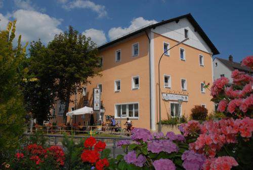 Gasthof zur Post Hotel und Parkplatz in Vohenstrauss, Germany
