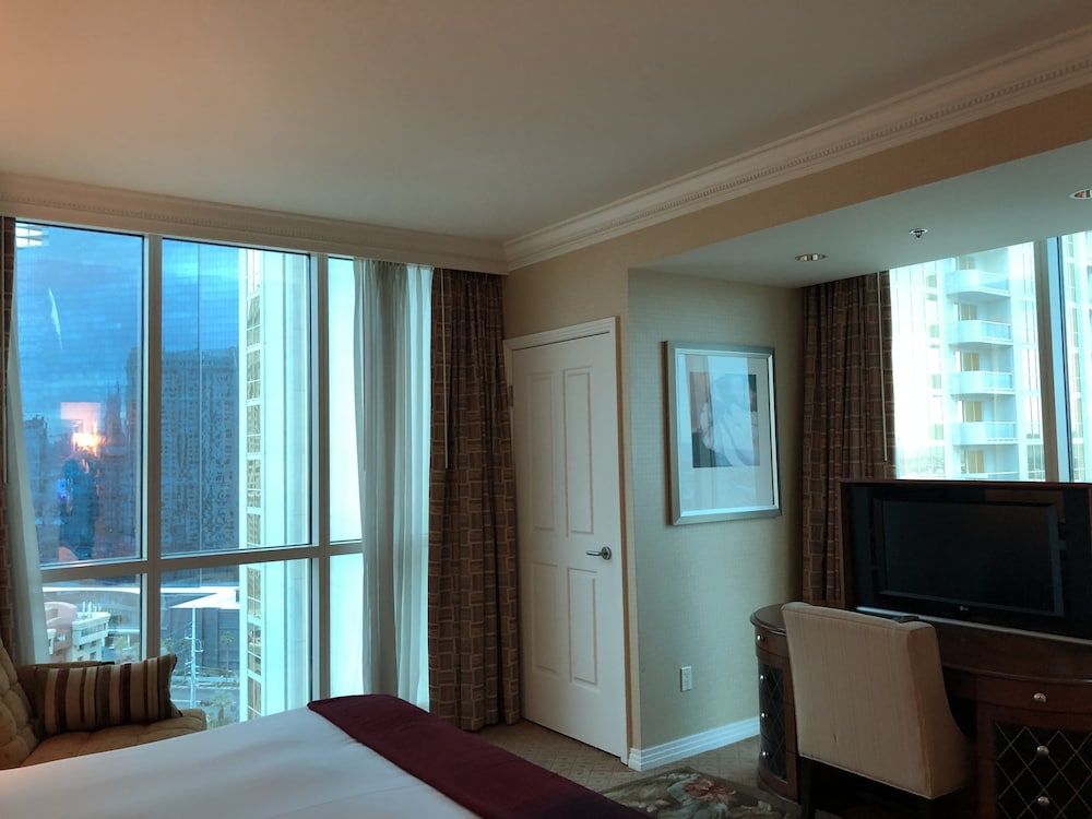 True 1BR Strip View at MGM Signature - photo 8