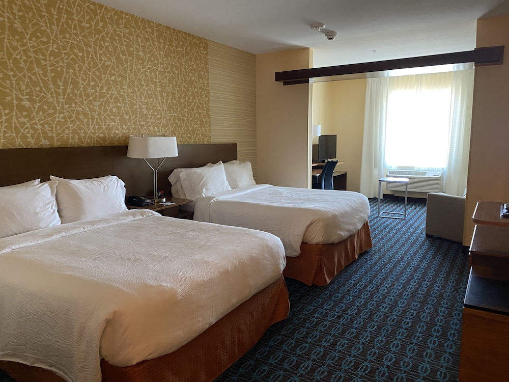 Fairfield Inn & Suites by Marriott Hollister - photo 8