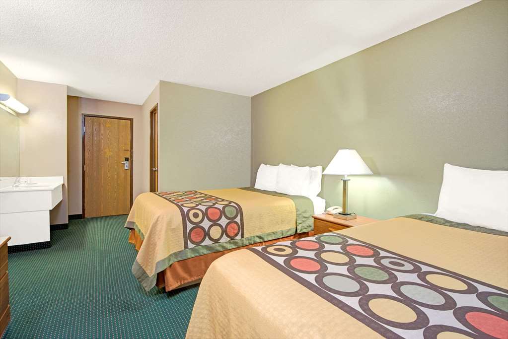 Super 8 by Wyndham Eureka Six Flags Nearby - photo 9