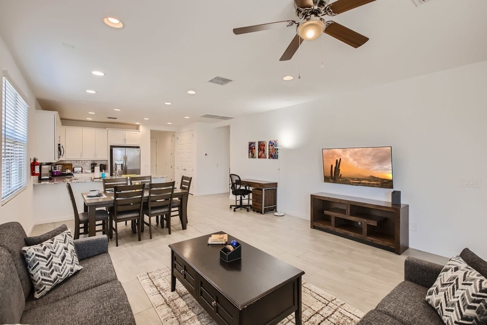 Phoenix 5BR With Fast Wifi in Tolleson, United States