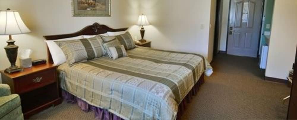 Hearthstone Inn & Suites - photo 6