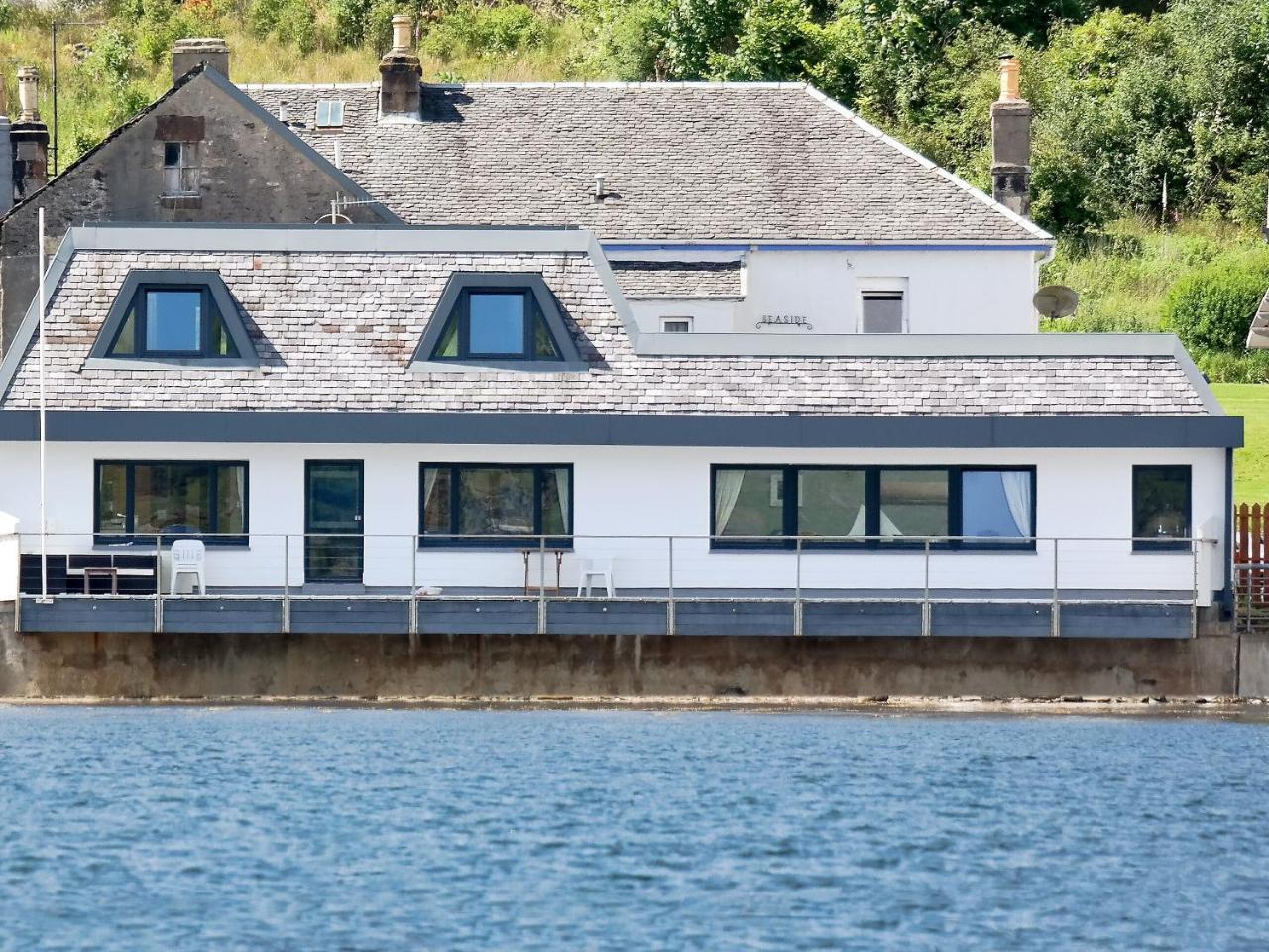 Waterside — 4-Star Luxury Hotel in None, United Kingdom