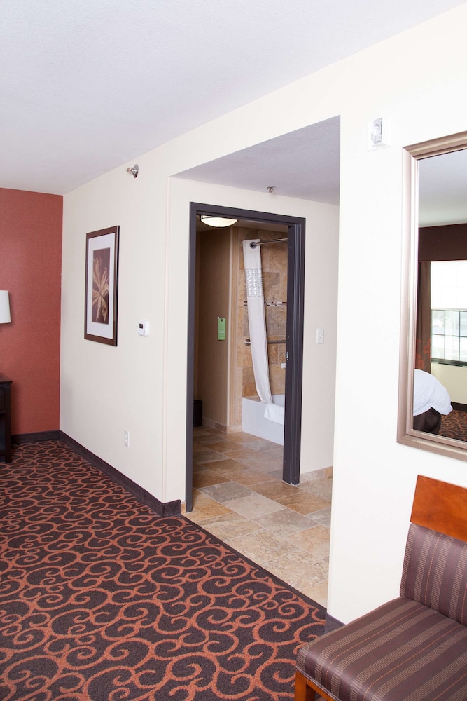 Hampton Inn & Suites Dickinson - photo 49