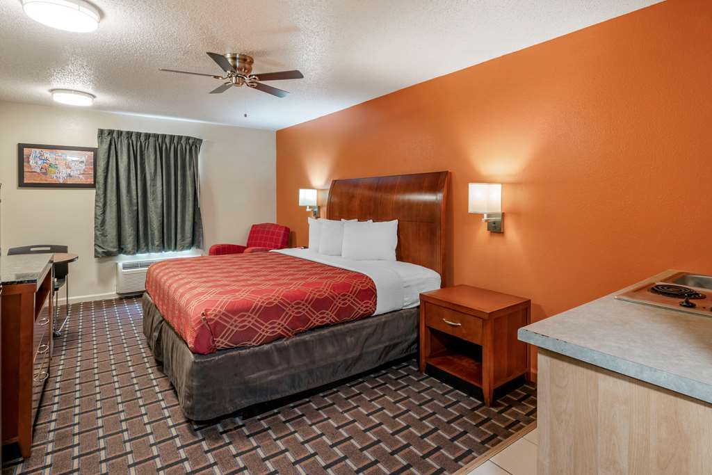 Econo Lodge Inn & Suites Granite City St. Louis - photo 9
