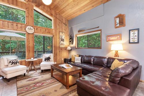 Pine Haven - carbon neutral hotel in Unknown City