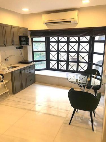 New Boutique 1 BHK in Bandra off Pali Hill — 4-Star Luxury Hotel in Mumbai, India