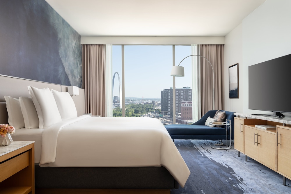 Four Seasons Hotel St Louis - photo 11