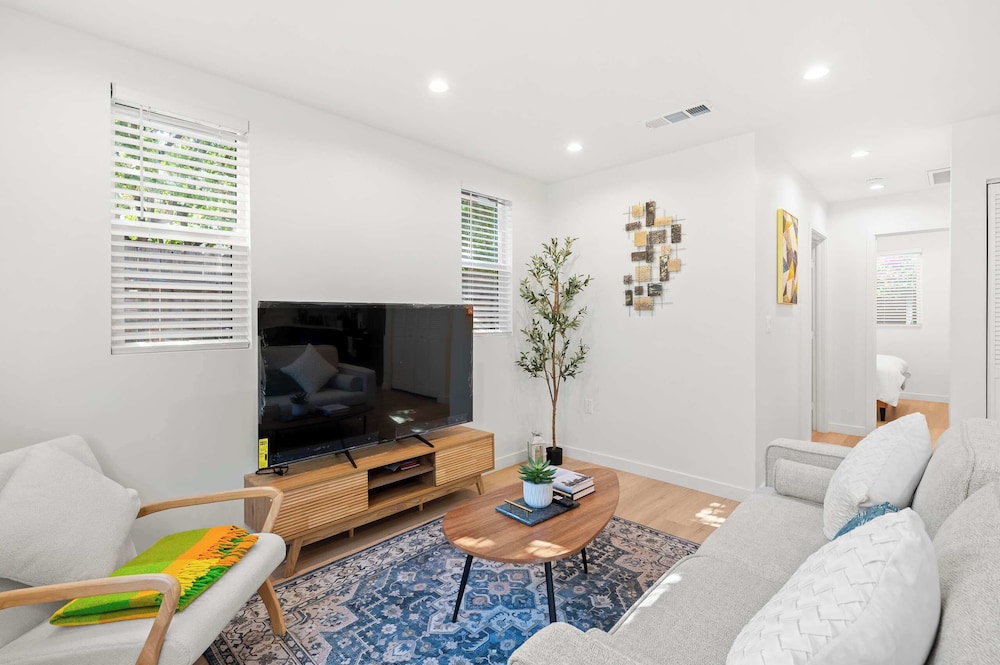Family Friendly Retreat w Luxury Amenities — hotel in Van Nuys