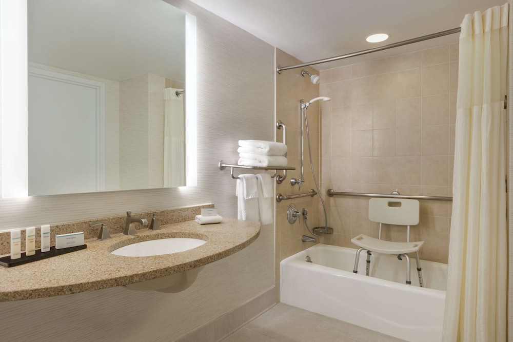 Embassy Suites by Hilton Philadelphia Valley Forge - photo 26