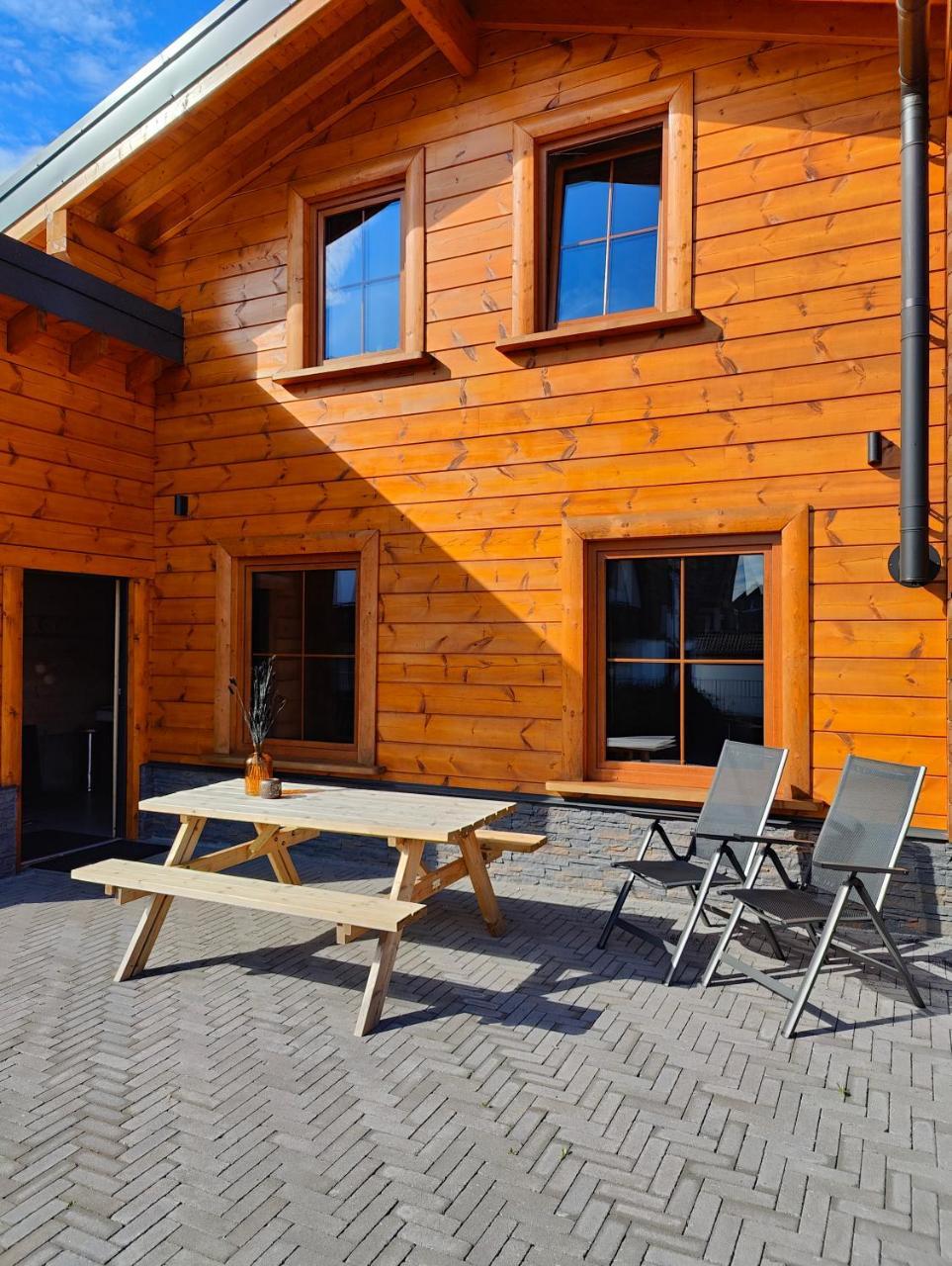 Chalet Momage dichtbij Skiliften Skiverhuur en Bikepark — 4-Star Luxury Hotel in Winterberg, Germany