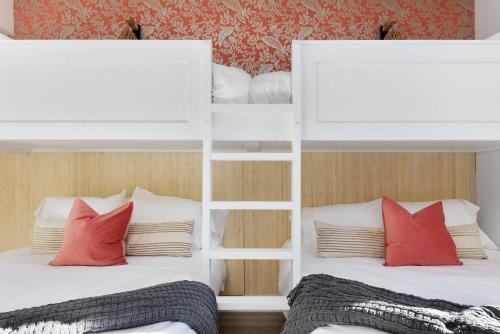 The Camellia & The Bluestem Two Four Bedroom Homes — 4-Star Luxury Hotel in Nashville, United States