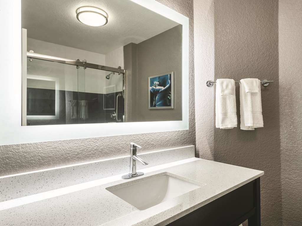 La Quinta Inn & Suites by Wyndham Orlando Lake Mary - photo 15