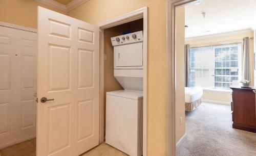 Tuscana Resort 2 Bedroom Condo Clubhouse Access 8 miles to Disney 2 Condo - photo 8
