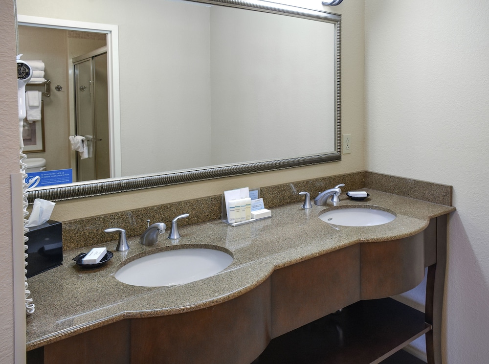 Hampton Inn & Suites Youngstown Canfield - photo 54