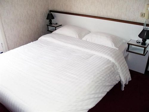 Hotel Astor — Suresnes