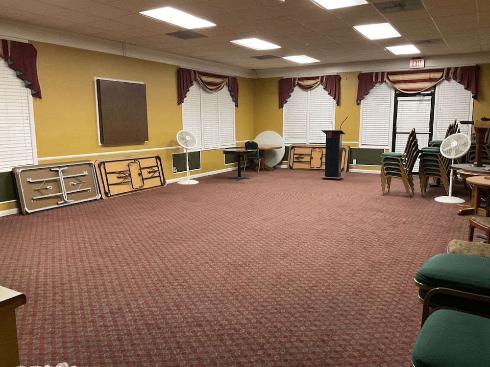 Covered Bridge Inn & Suites - photo 11