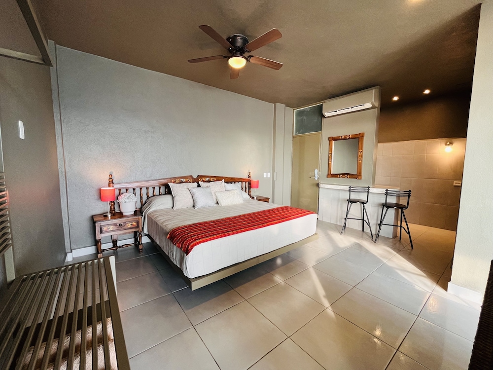 Marthas Suites & Hotel — Manzanillo — photo 2