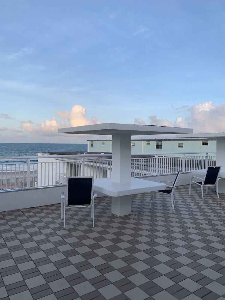 Arya Blu Inn & Suites - photo 17