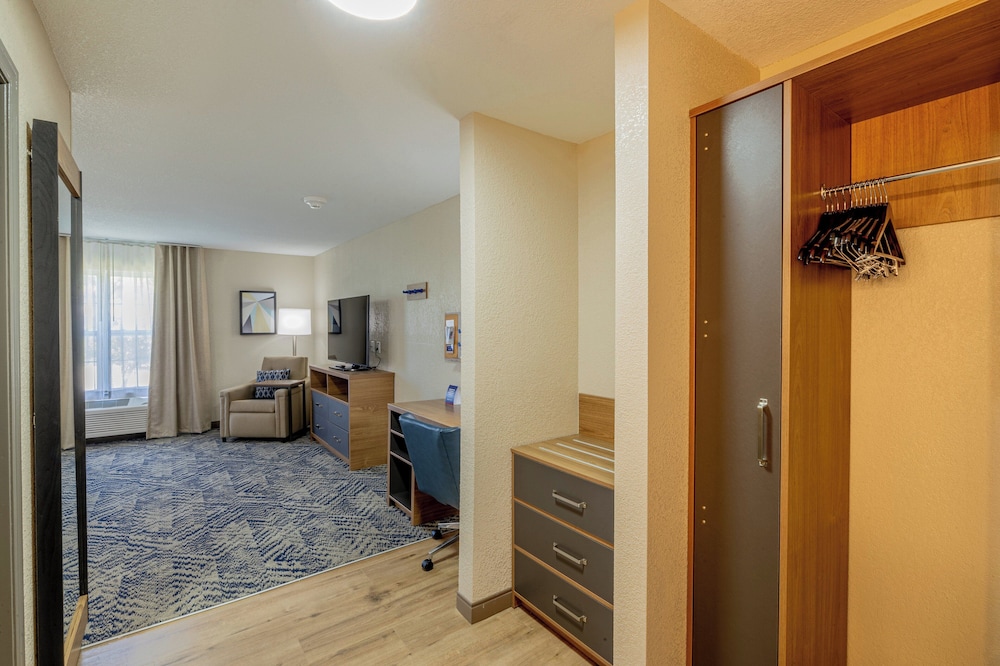 Candlewood Suites Wichita Northwest - photo 25