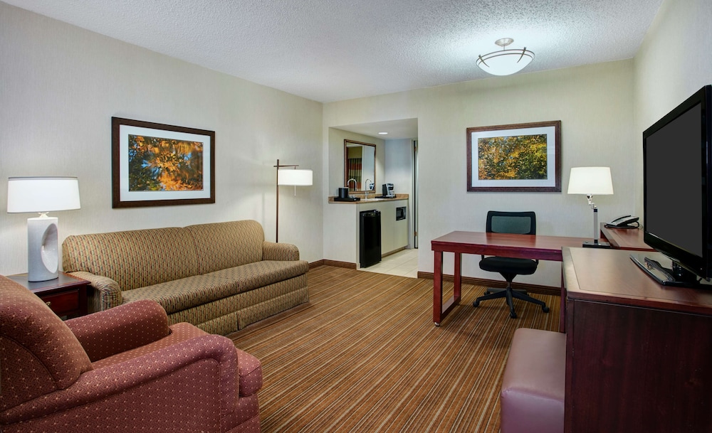 Embassy Suites by Hilton Parsippany - photo 20