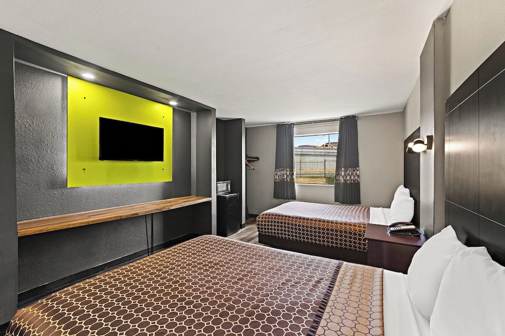 Scottish Inns Austin - photo 8