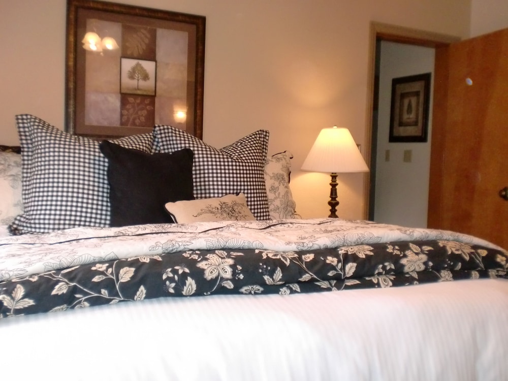 The North Shore Inn - photo 16