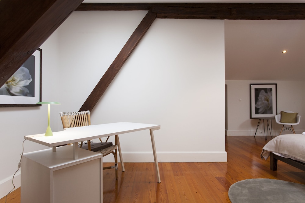 JOIVY Spacious 3BR home w balcony in Baixa nearby Lisbon Cathedral — 4-Star Luxury Hotel in Lisbon, Portugal