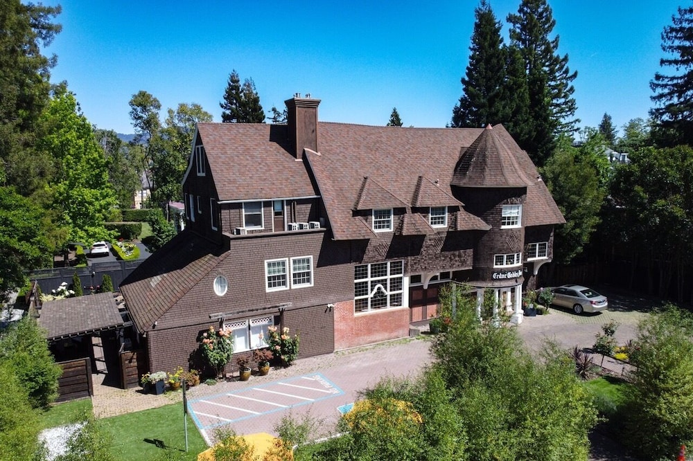 Cedar Gables Inn - photo 68