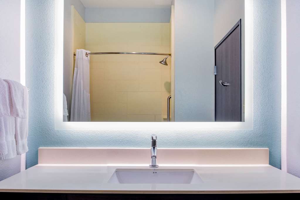 La Quinta Inn & Suites by Wyndham Northlake Fort Worth - photo 18