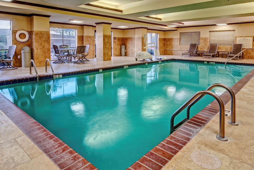 Hampton Inn Van Buren - photo 18