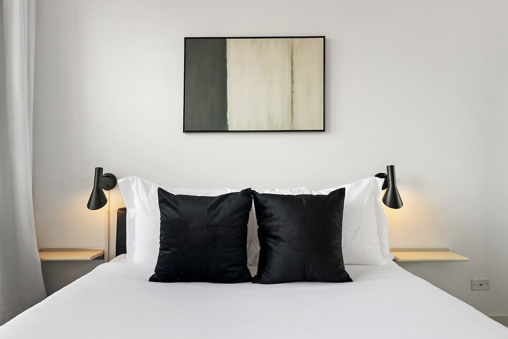 Inviting 2 Bedroom Apt in Hyde Park The Blackwood rep — 4-Star Luxury Hotel in Chicago, United States