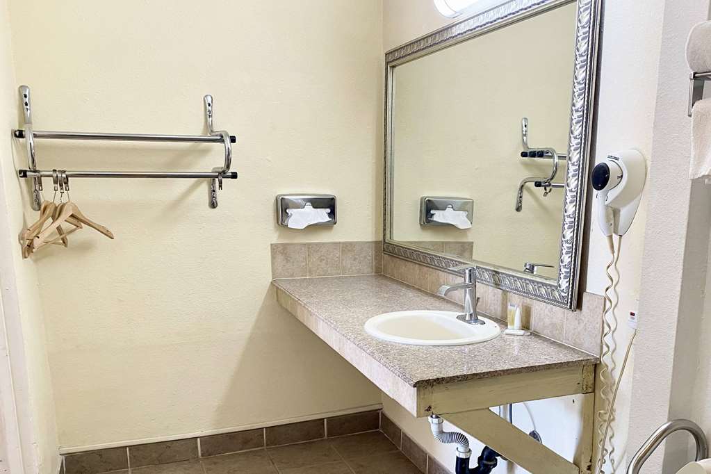 Super 8 by Wyndham Albuquerque Downtown - photo 6