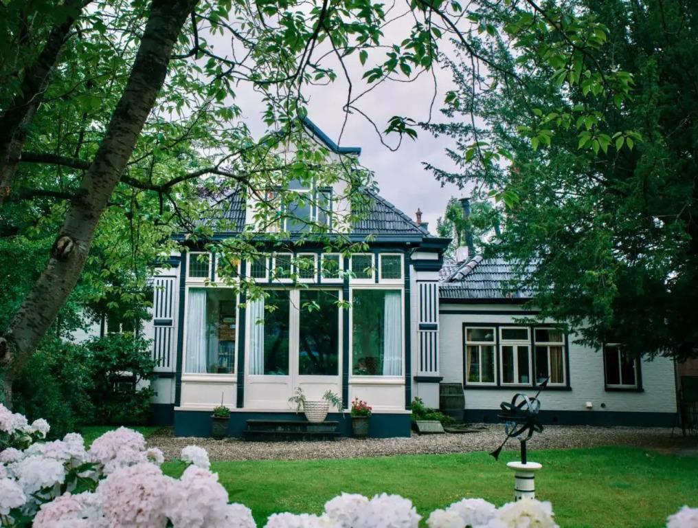 Pastorie Tijdverblijf — 4-Star Luxury Hotel in Zuidhorn, Netherlands