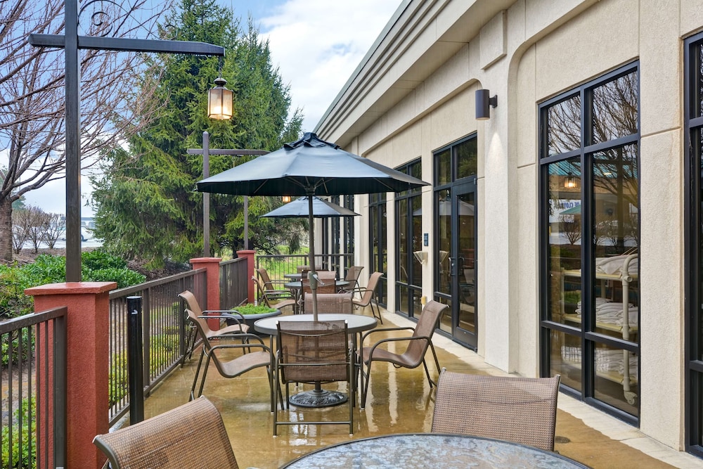 Hampton Inn Hendersonville - photo 52