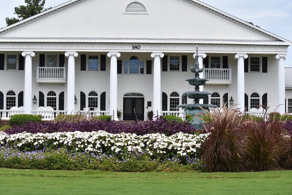 Golf Course View Condo 3005m With Outdoor Pool in Brunswick Plantation Resort and Golf by Redawning