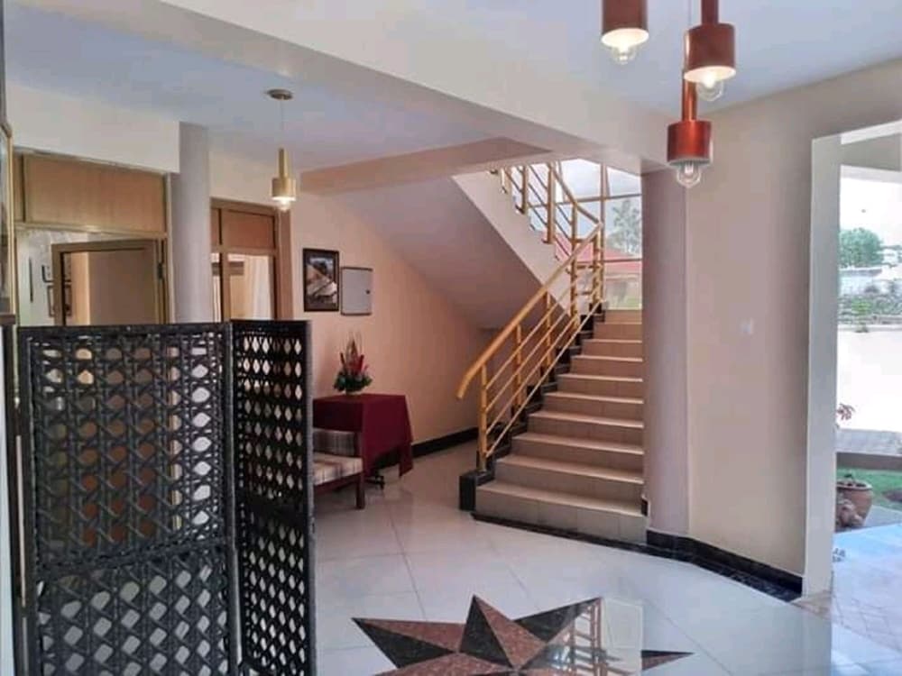 Pazuri Kitale Highway View - carbon neutral hotel in Kitale