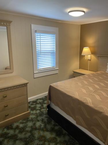 The Admiral Hotel Motel - photo 22