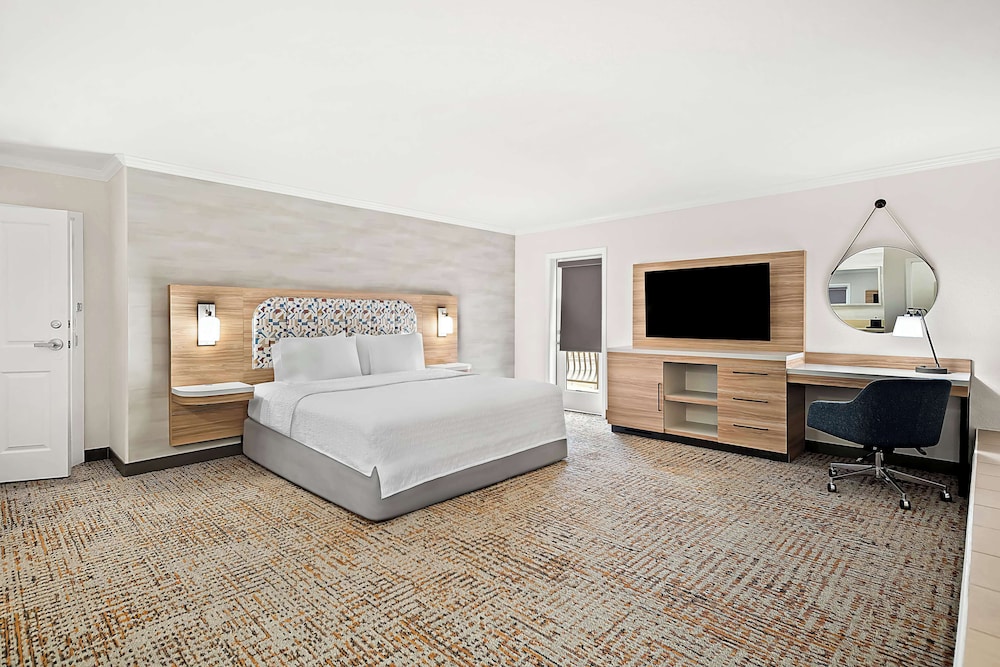 Hampton Inn Morgan Hill - photo 14