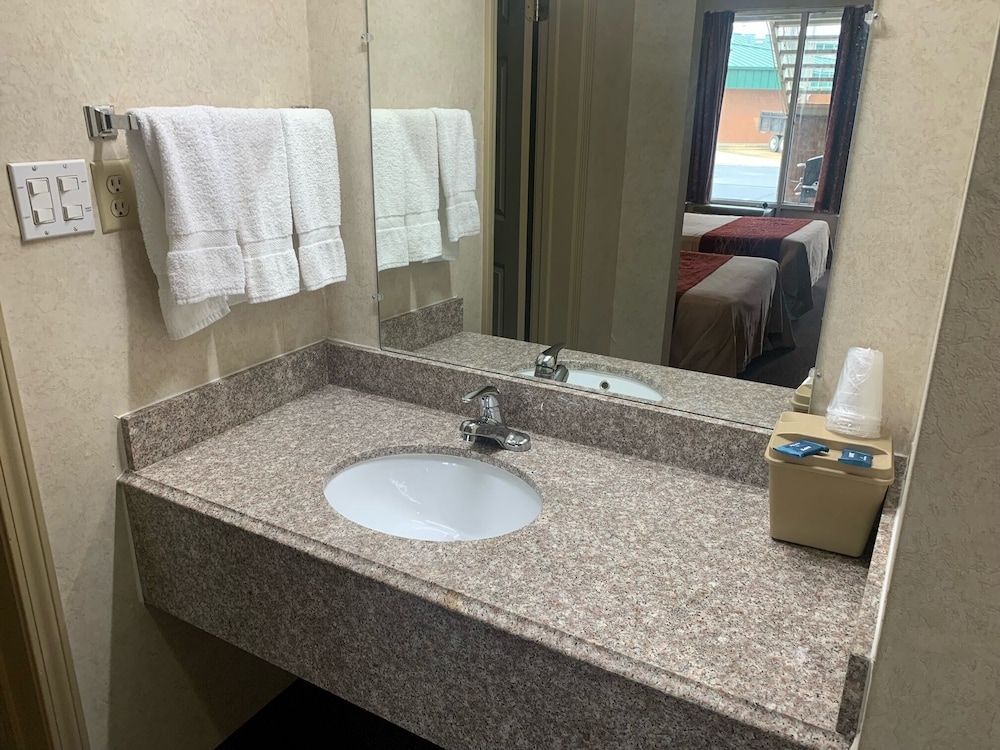 Coachman's Inn Motel - photo 10