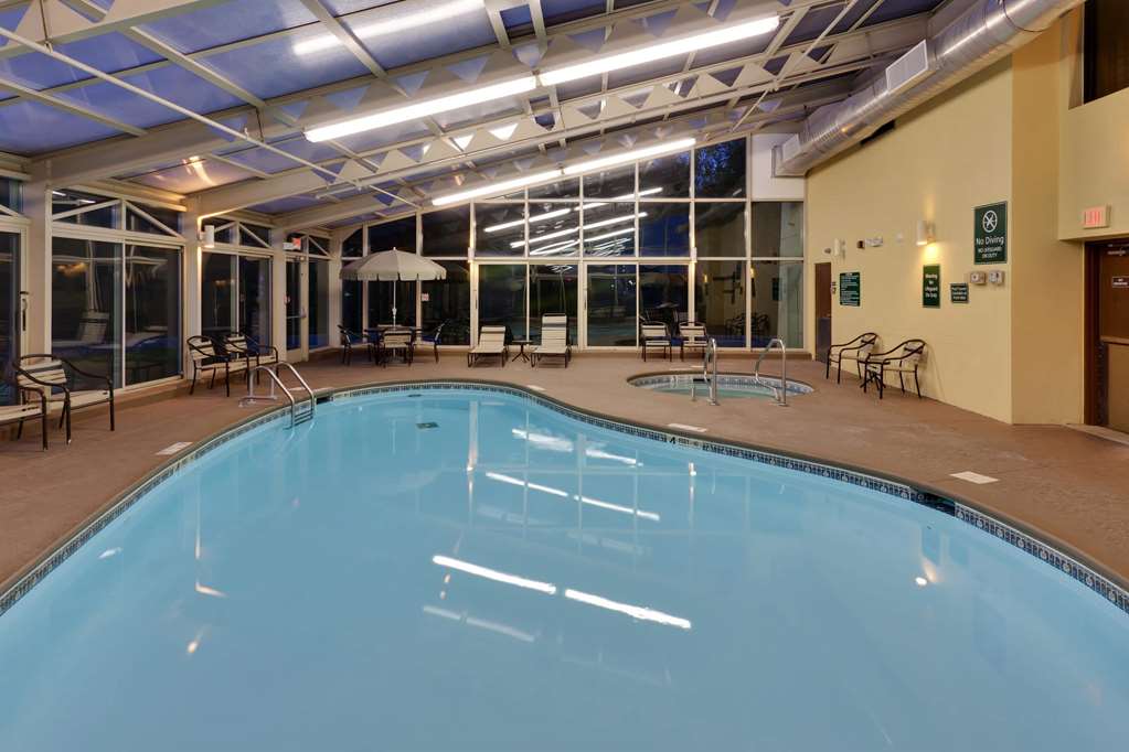 La Quinta Inn & Suites by Wyndham Plattsburgh - photo 6