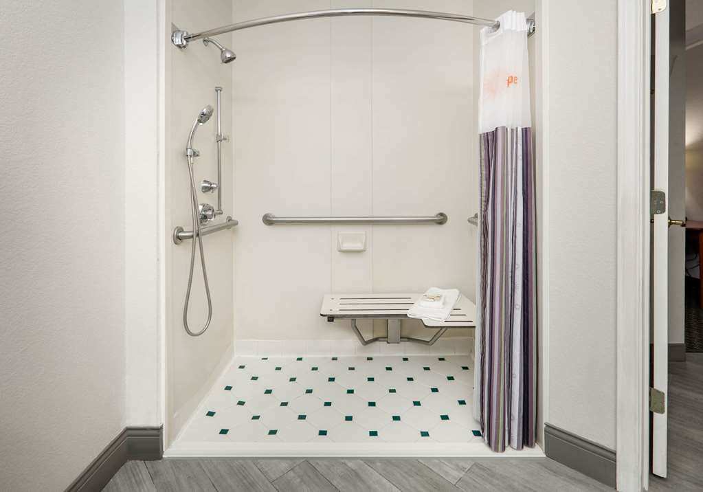 La Quinta Inn & Suites by Wyndham Dallas Addison Galleria - photo 11