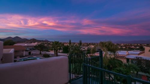 Luxury Contemporary Sanctuary W Pool And Views — Fountain Hills