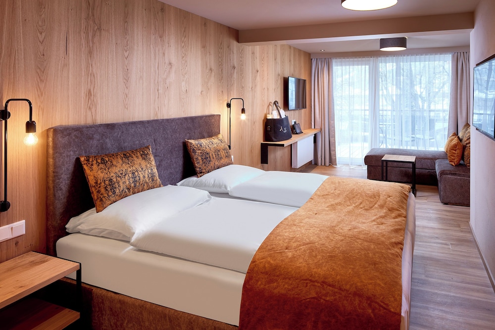 Hotel Sonnblick - carbon neutral hotel in Kaprun