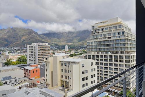 Lola Luxury city centre apartment with City and Mountain views — 4-Star Luxury Hotel in Cape Town, South Africa