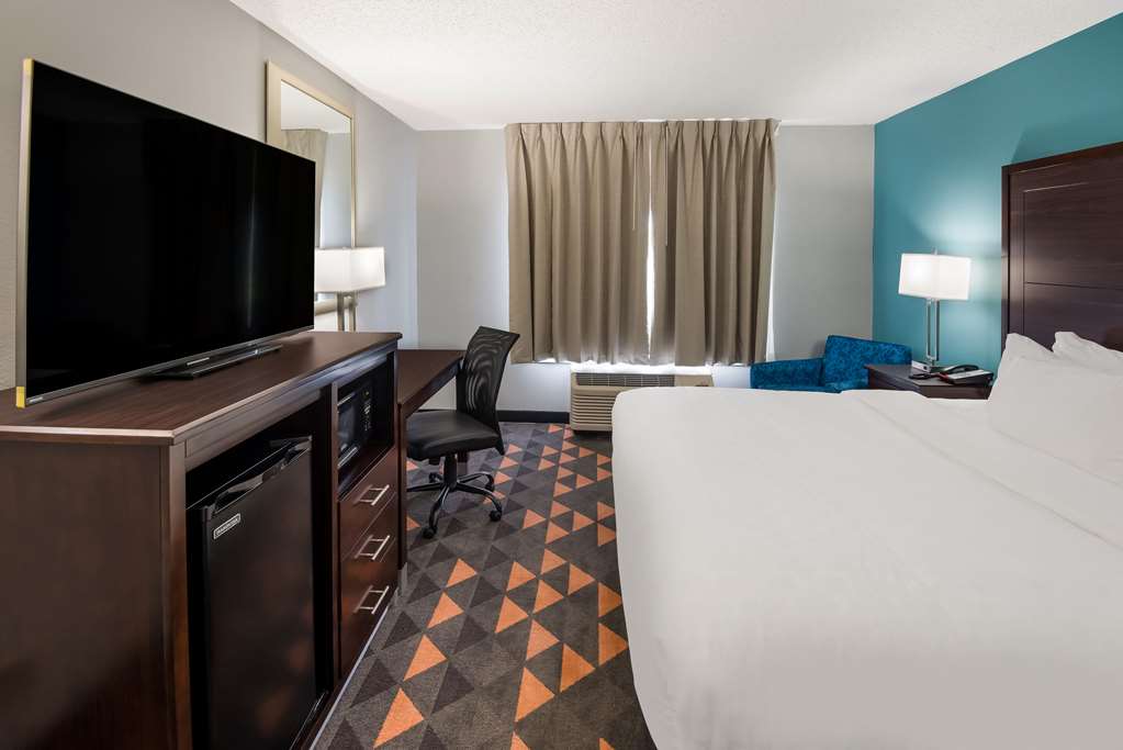 Clarion Pointe Indianapolis Northeast - photo 13