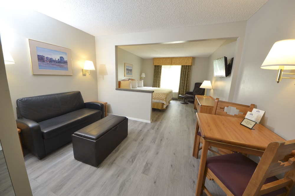 Days Inn & Suites by Wyndham Airport Albuquerque - photo 20