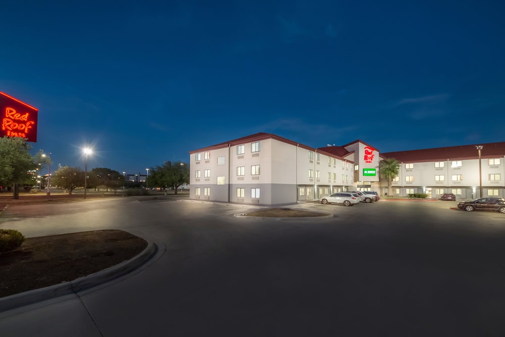 HomeTowne Studios by Red Roof San Antonio Seaworld Northwest - photo 30