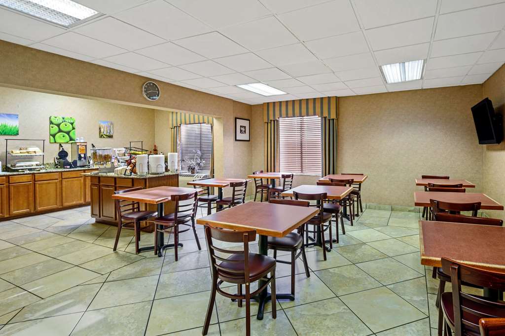 La Quinta Inn by Wyndham Columbia SE Fort Jackson - photo 40