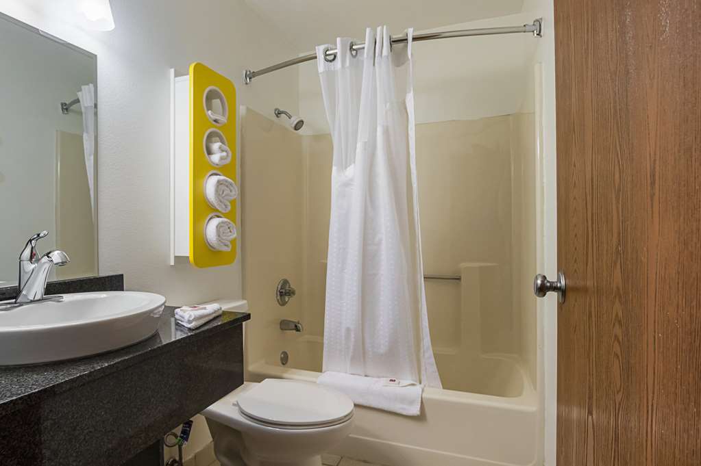 Motel 6 Marshalltown IA - photo 13